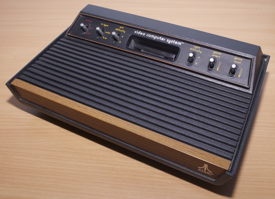 whats the difference between these two atari VCS's? Retrogaming